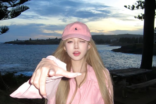 陪玩陪睡算啥？继人体盛宴、舔手指后艺人再曝阴暗面 秦岚被牵