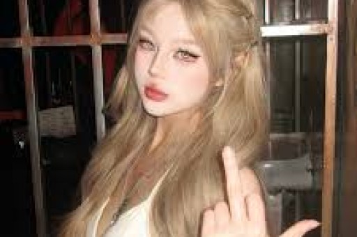 Lisa被曝出新瓜惨遭LV三公子虐弃后疯魔拉同伴下水当上位筹码