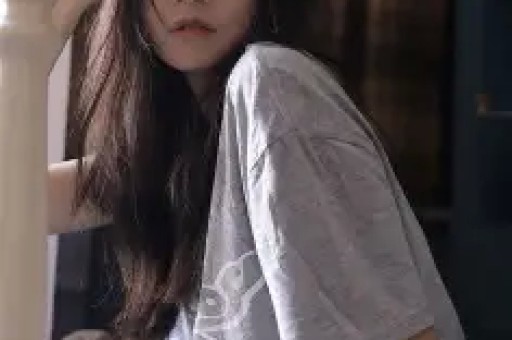 内娱清纯女星偷闯日本拍艳情片被网友当场撞破