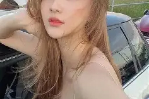 75岁的刘晓庆与网红王婆同台全程冷脸少互动被质疑是耍大牌！