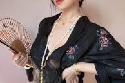 伊能静带假货翻车赚百万遭央视曝光关评装死秦昊也救不了-第1张图片-